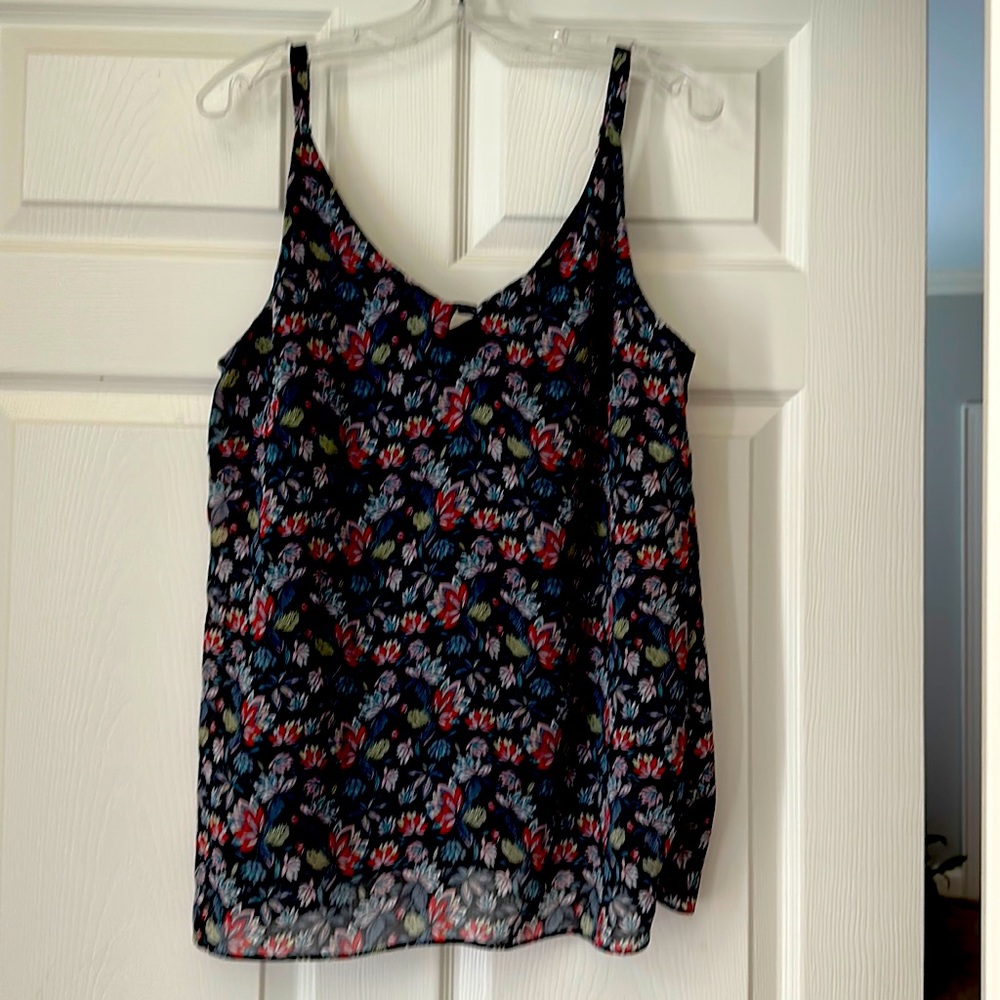 Cabi sleeveless tank in beautiful navy reds multi flower design
